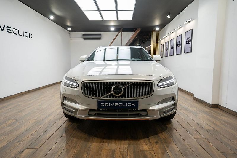 Volvo V90 Cross Country 2.0 140 kW - fotka 2 z 39