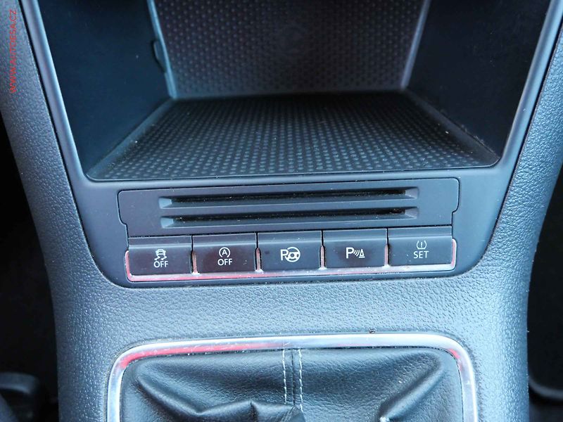 Volkswagen Tiguan (2010) 2.0TDi, Panor, výhř.sed. - fotka 14 z 19