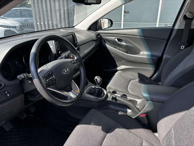 Hyundai i30 (2023)  Kombi Smart 1.0 T-GDI - fotka 13 z 15