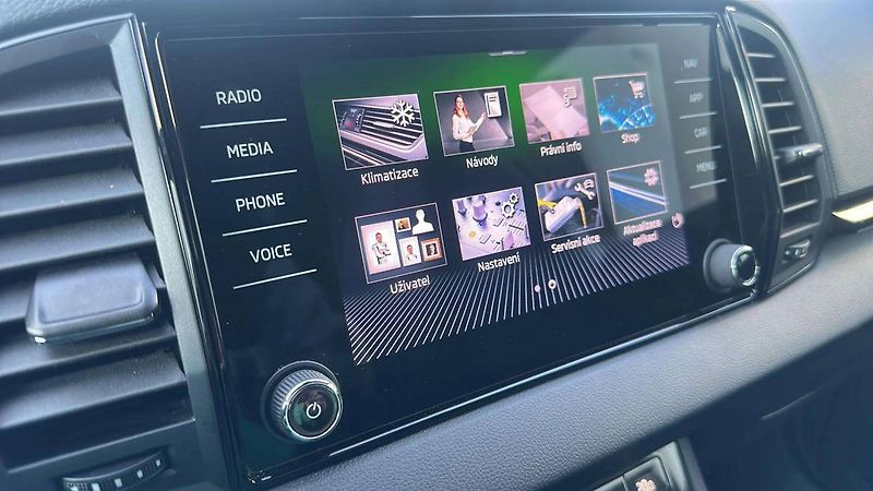 Škoda Karoq Sportline 2,0 TSI 140kW DSG7 4 - fotka 14 z 32