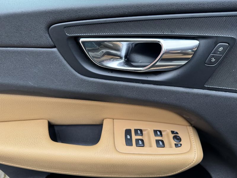 Volvo XC60 XC60-D5-173KW-AWD-ČR - fotka 12 z 28