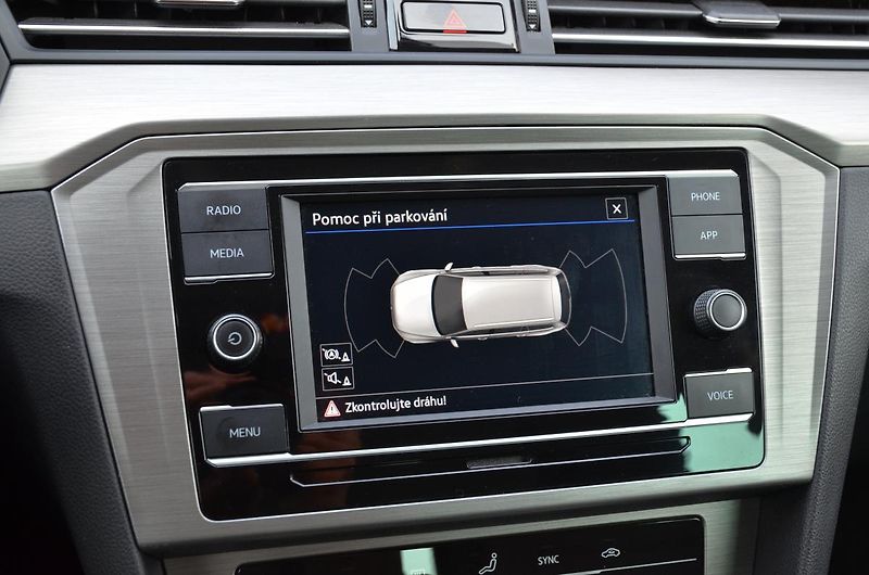 Volkswagen Passat (2021) 2.0 TDi DSG / LED / 74.300km  - fotka 30 z 35