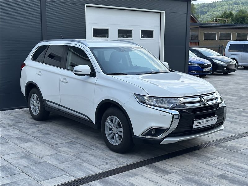 Mitsubishi Outlander 2,0 150PS  Intense A/T 4x4 - fotka 5 z 53