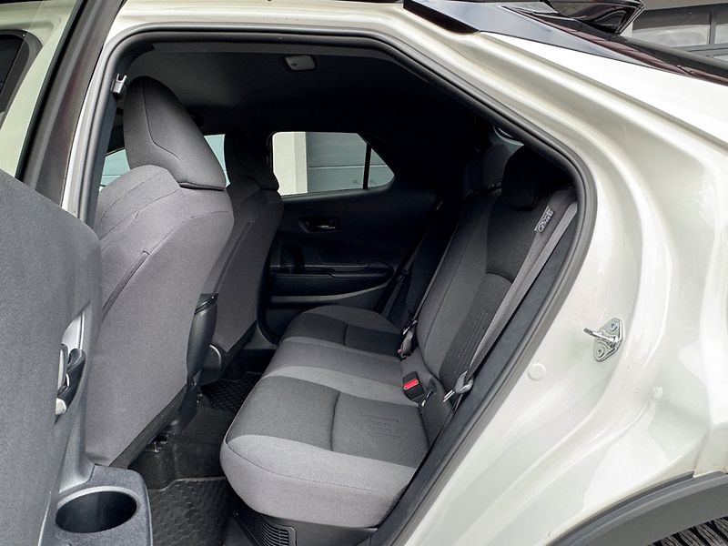 Toyota C-HR (2025) 1.8 Hybrid 140k Executive - fotka 11 z 32