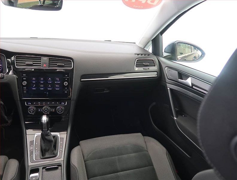 Volkswagen Golf (2018) 1.5 TSI, Automat, Serv.kniha - fotka 7 z 18