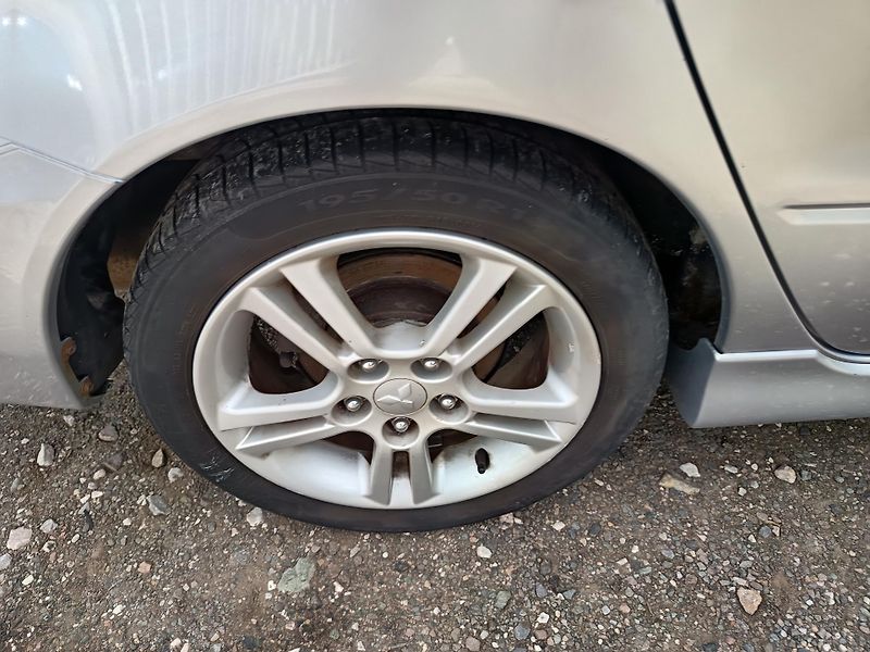 Mitsubishi Lancer (2005) 2.0 16v 100kw - fotka 39 z 45