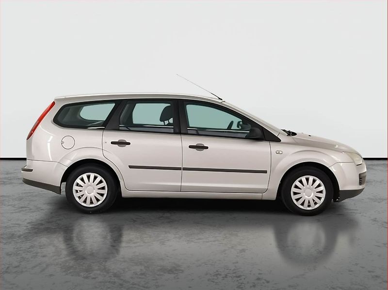 Ford Focus (2005) 1.6 TDCi, po STK, Tažné, Klima - fotka 6 z 19