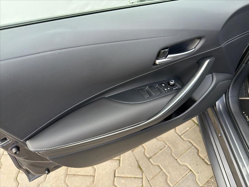 Toyota Corolla 1,8 Style, Hybrid - fotka 18 z 20