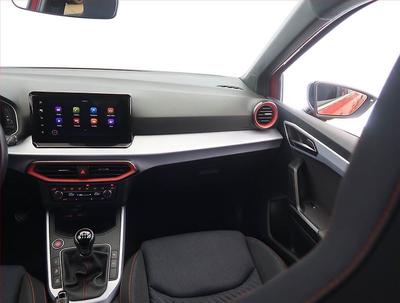 Seat Arona (2025) FR 1.0 TSI - fotka 8 z 21