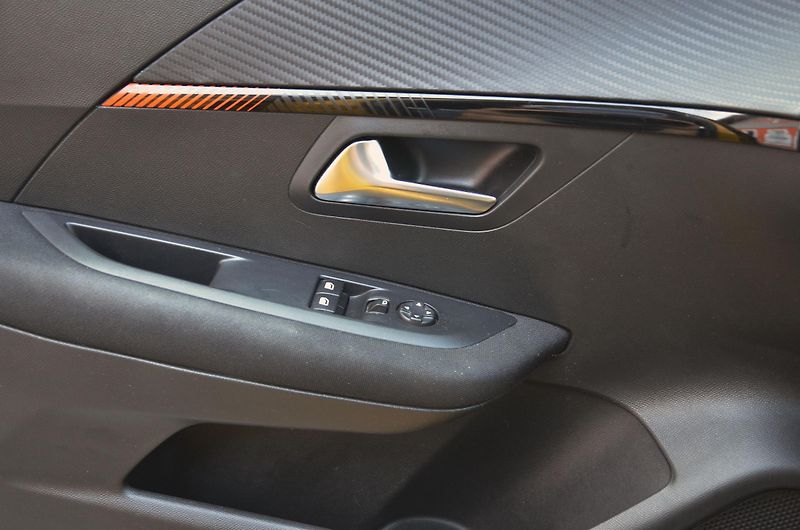 Peugeot 208 (2020) 1.2 55kW / ČR / ROZVODY/ 70tkm - fotka 16 z 32