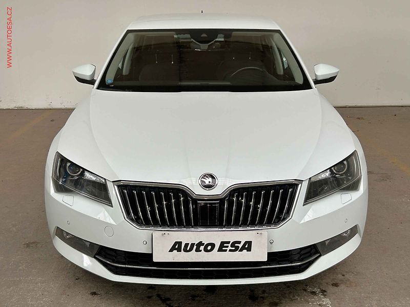Škoda Superb (2018) 2.0TDi, ČR, L&K, bixen, kůže - fotka 2 z 17