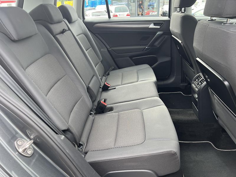 Volkswagen Golf Sportsvan 1.5TSi 96kw KLIMA TAŽNÉ  - fotka 32 z 46