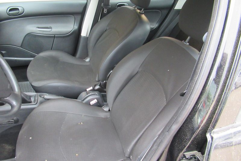 Peugeot 206 + 1.1i KLIMA - fotka 11 z 15