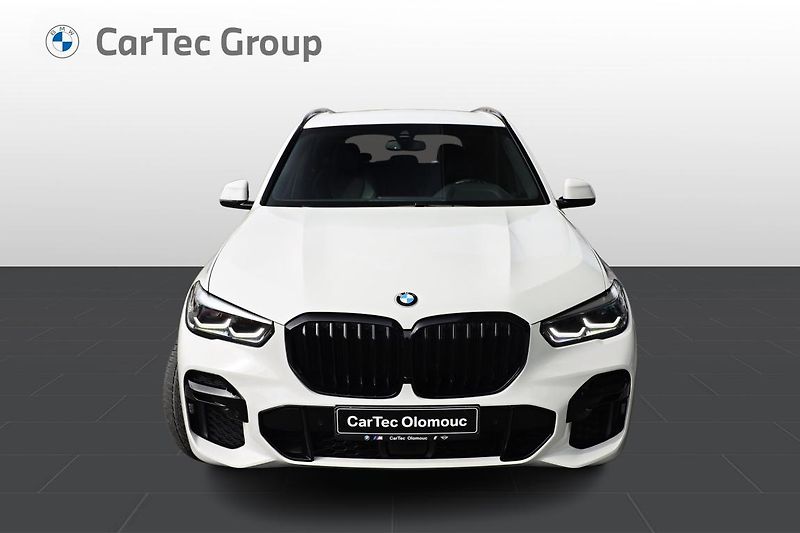 BMW X5 xDrive30d - fotka 3 z 15