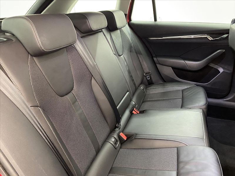 Škoda Octavia 2,0 TDI DSG 110kW Style Plus - fotka 7 z 25