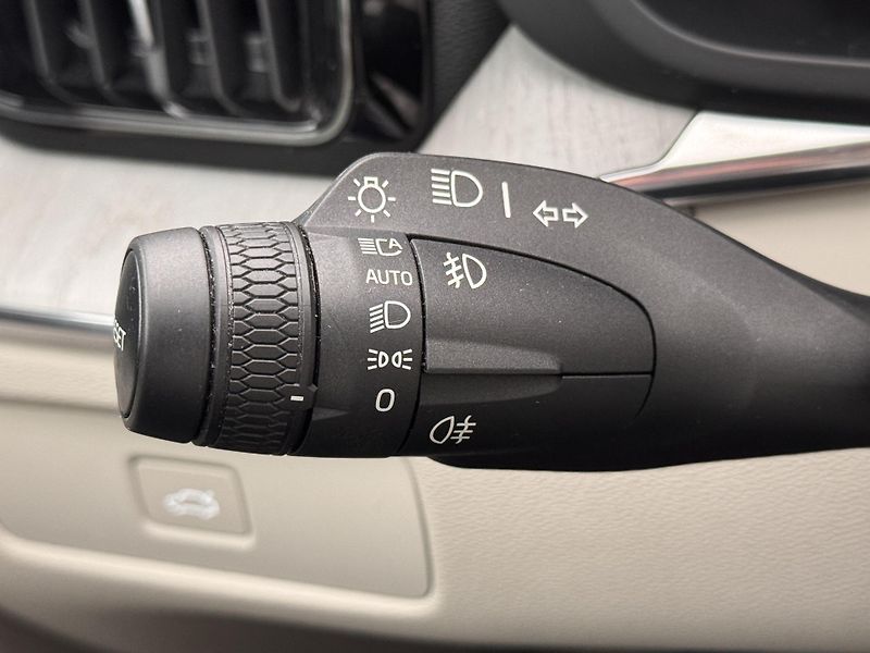 Volvo XC60 B4 AWD BRIGHT PLUS CZ 1.maj - fotka 32 z 51