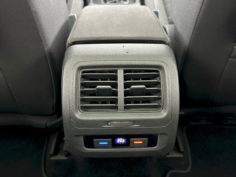 Volkswagen Touran (2022) Comfortline 2.0 TDI 90kW - fotka 28 z 33