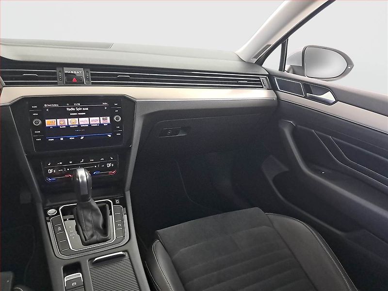 Volkswagen Passat (2021) Elegance 2.0 TDI - fotka 8 z 17