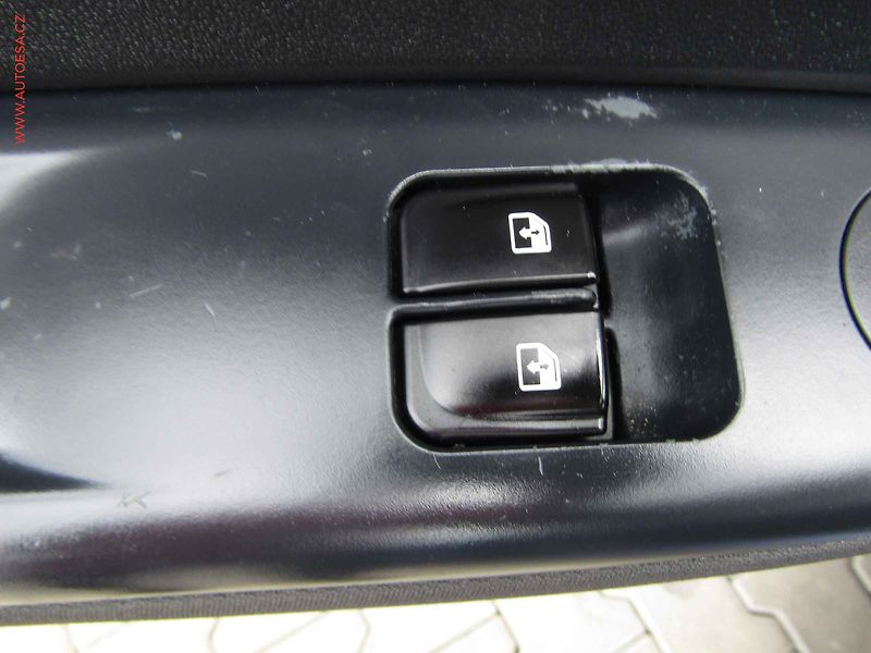 Hyundai i20 (2014) 1.2i, servis.kniha, AC - fotka 11 z 17