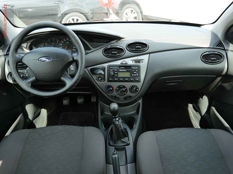 Ford Focus (2004) 1.8 TDCi, AC, tažné - fotka 8 z 14
