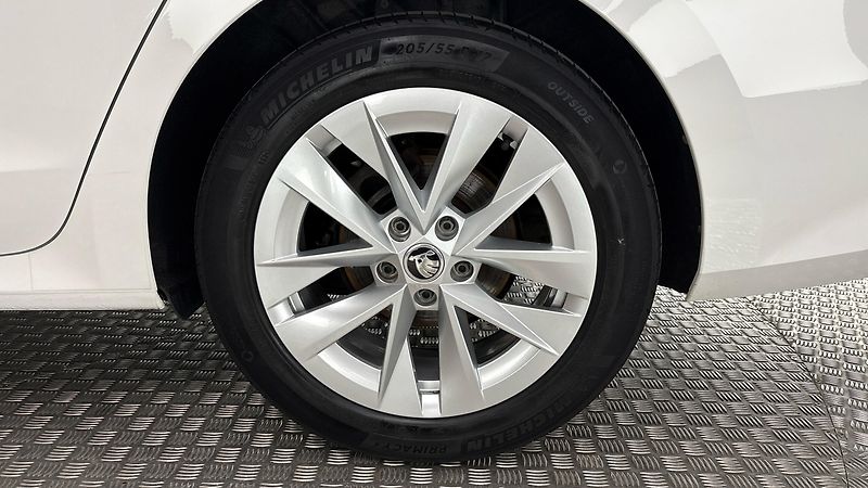 Škoda Octavia 1.5 TSI E-Tec DSG Style - fotka 19 z 25