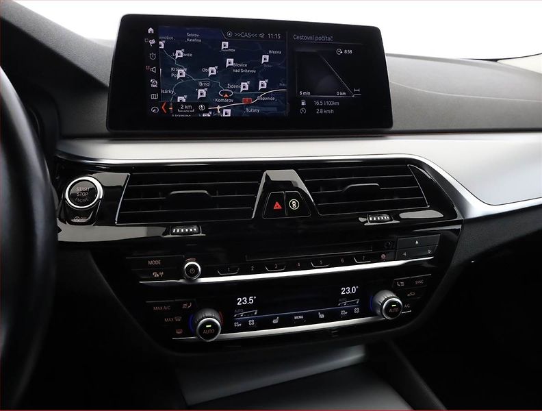 BMW Řada 5 (2019) 530d - fotka 10 z 18