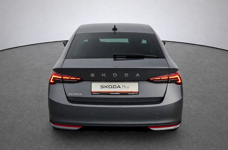 Škoda Octavia (2025) Top Selection 1,5 Tsi 110 Kw D - fotka 36 z 39