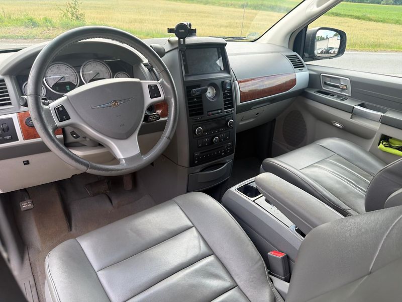 Chrysler Town & Country (2007) 3,8V6 SwivelGo Limit 2007 - fotka 13 z 20