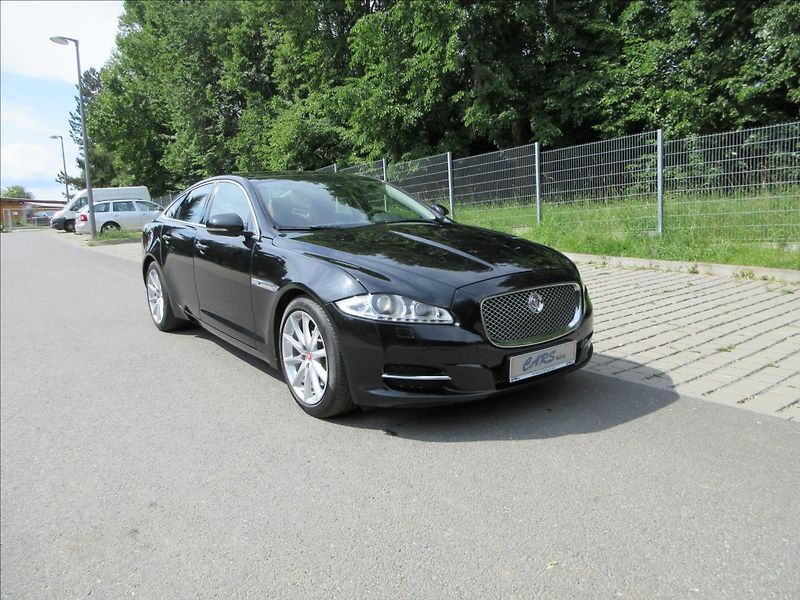 Jaguar XJ 3,0 V6, 4x4, Panorama, Nové ČR - fotka 4 z 37