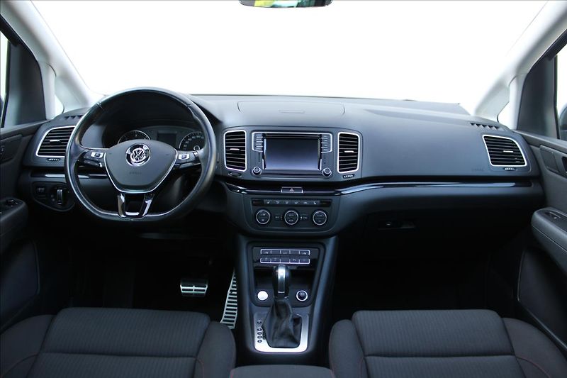 Volkswagen Sharan 2.0 TDI / DSG / TOP-VÝBAVA - fotka 24 z 48