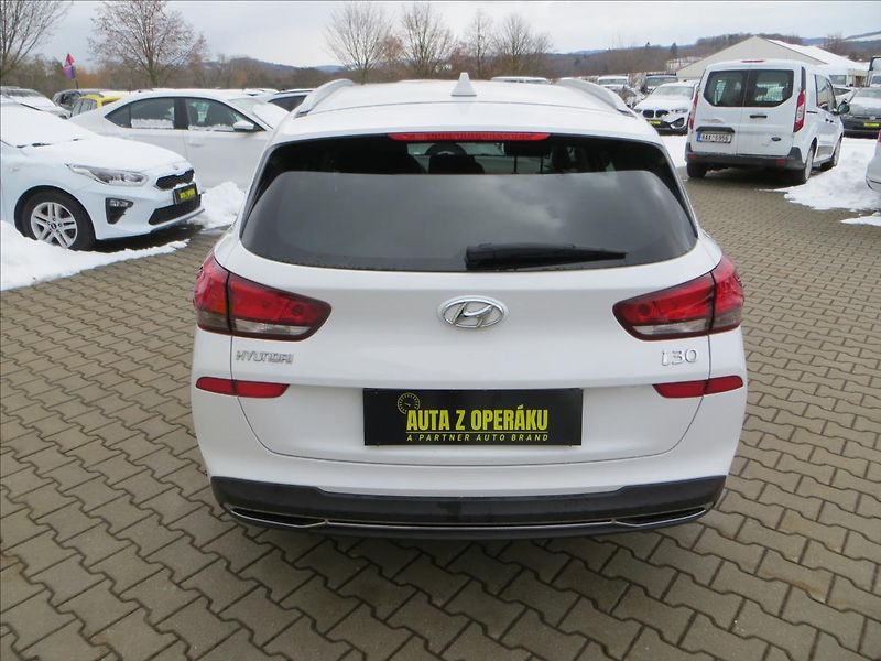 Hyundai i30 1,5 T-GDI 117kW Family Smart - fotka 6 z 26