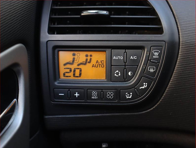 Citroën C4 Picasso (2012) 1.6 HDi, Automat, 7 míst - fotka 18 z 19
