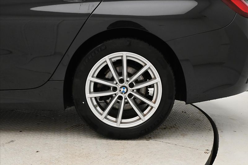BMW Řada 3 2,0 320d 140 kW Steptronic Zár - fotka 31 z 31