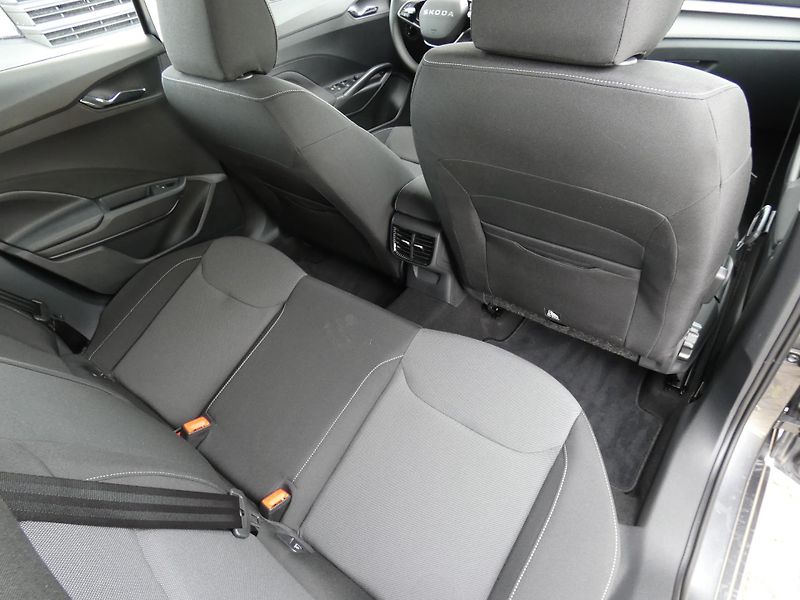 Škoda Fabia Selection 1.0 MPI /59kW - fotka 28 z 30