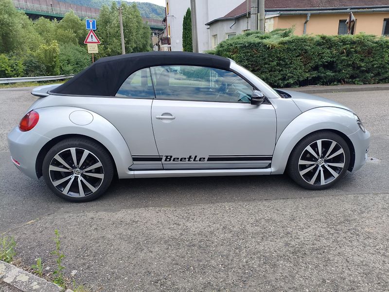 Volkswagen Beetle (2013) 1,2 TSI Cabrio Sport - fotka 5 z 35