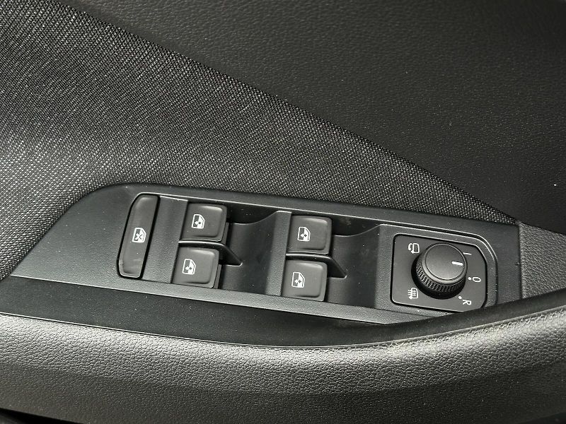 Škoda Scala 1.0TSi 116PS LED V.Cockpit Cli - fotka 11 z 35