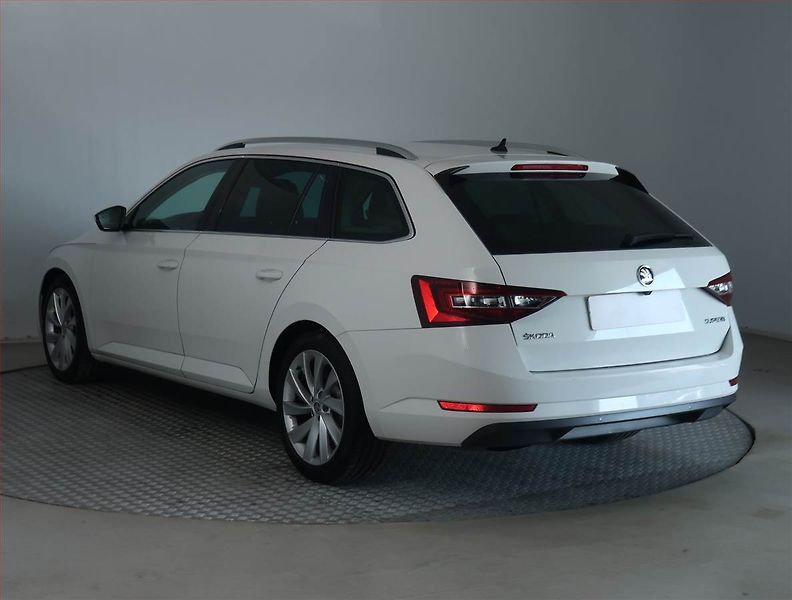 Škoda Superb (2017) Style 2.0 TDI, Kůže, Navi - fotka 4 z 17