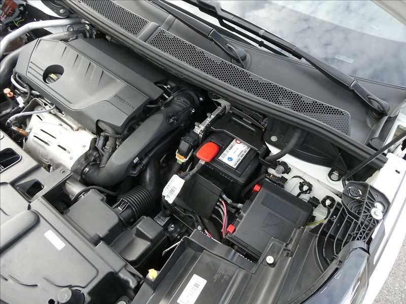 Peugeot 5008 1,6 133kW GT-line AT8,7.míst,D - fotka 41 z 50