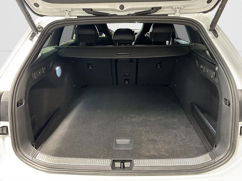 Volkswagen Passat 1.5TSI R-Line 360 NezTop Matri - fotka 21 z 24