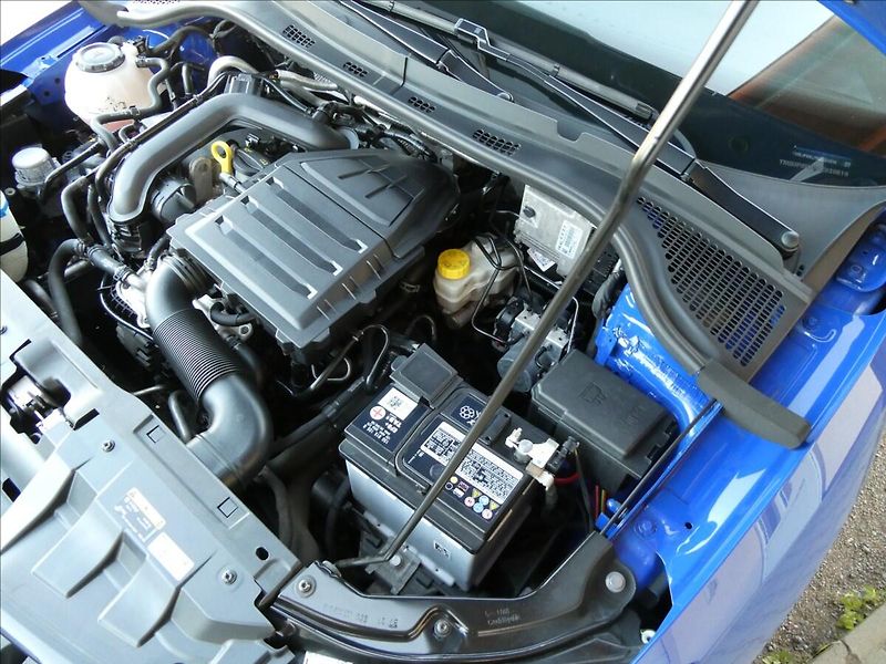 Škoda Fabia 1,0 TSi 70kW BLACK,2x kola,ČR - fotka 38 z 39