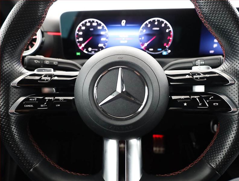 Mercedes-Benz Třídy A (2024) A 200 - fotka 8 z 18