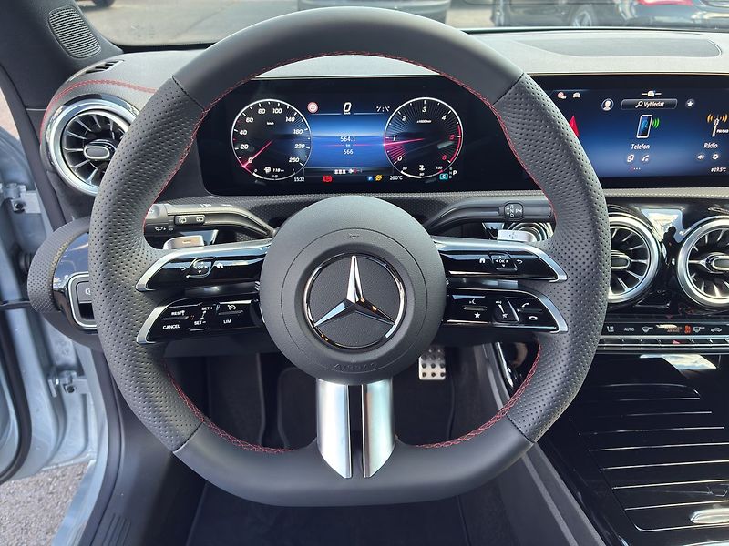 Mercedes-Benz CLA 200 d Shooting Brake AMG - fotka 17 z 26