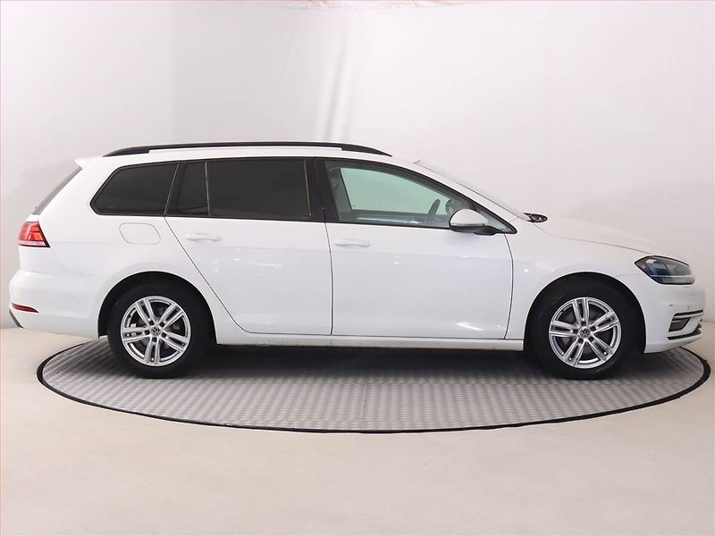 Volkswagen Golf (2018) 1.6 TDI, Tempomat - fotka 6 z 19
