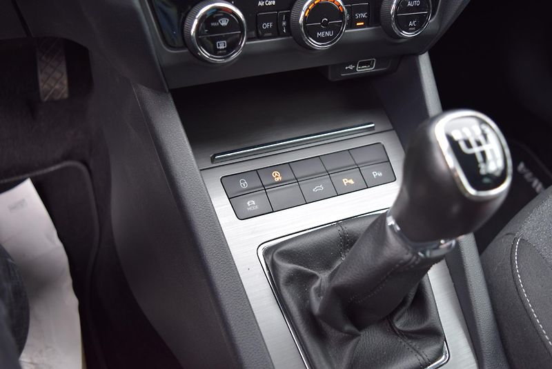 Škoda Octavia (2020) 2.0TDI 110kwSOLEIL VIRTUAL KAM - fotka 23 z 48