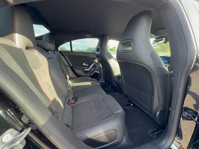 Mercedes-Benz CLA 200 d AMG Style - fotka 11 z 37