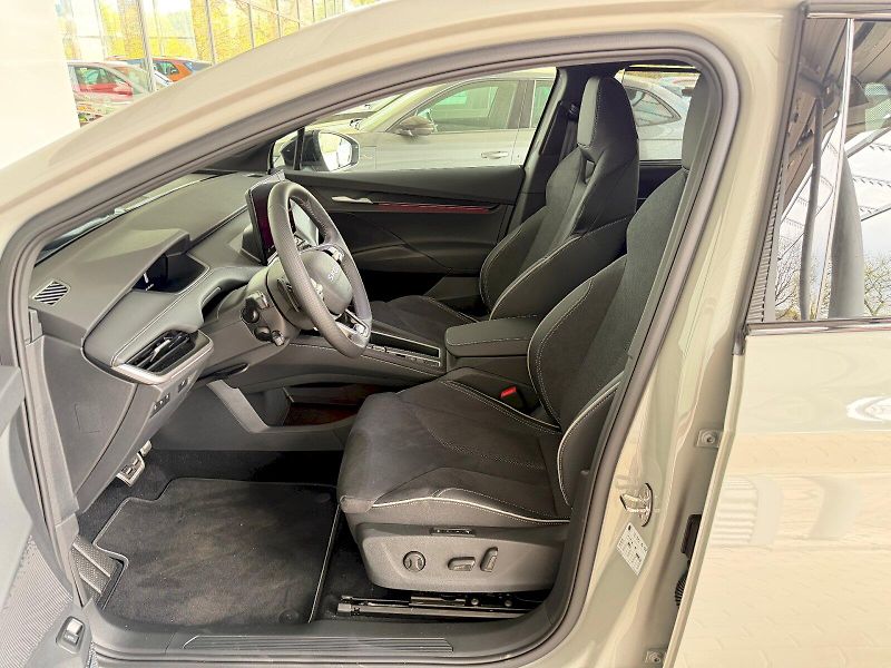 Škoda Elroq (2025) Sportline 85 210 kW / 82 kWh - fotka 6 z 30