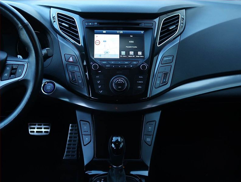 Hyundai i40 (2016) 1.7 CRDi, Automat, Kůže, Navi - fotka 12 z 18