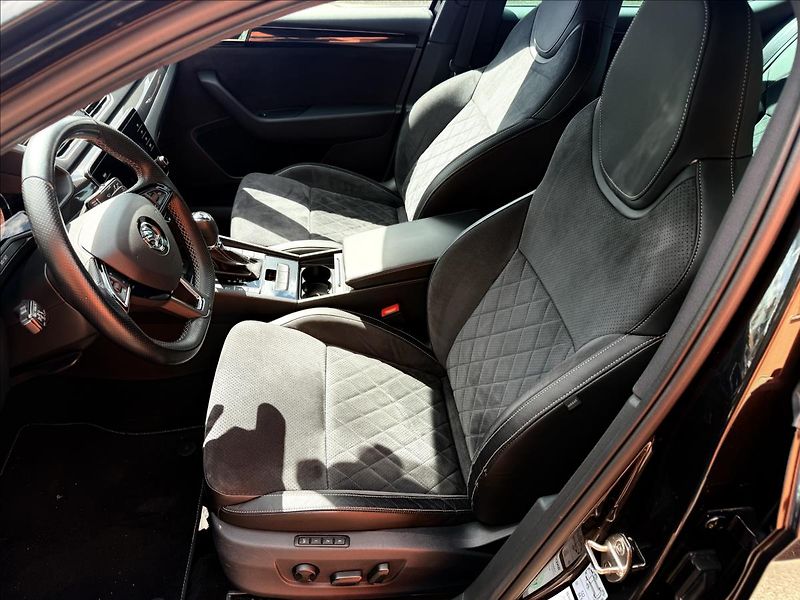 Škoda Superb 2,0 TDi 4x4 DSG SportLine - fotka 27 z 34