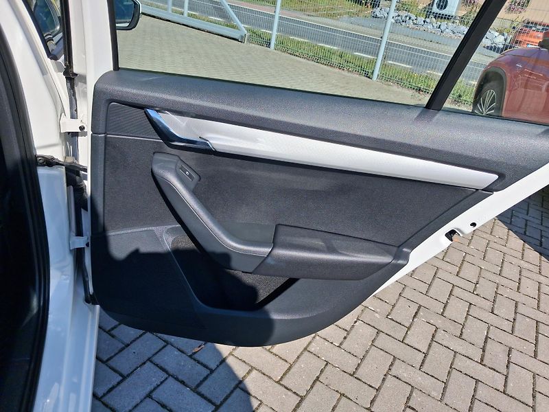Škoda Octavia (2014) 2,0TDi 110kw ČR  DSG VYHŘ. SED - fotka 18 z 35