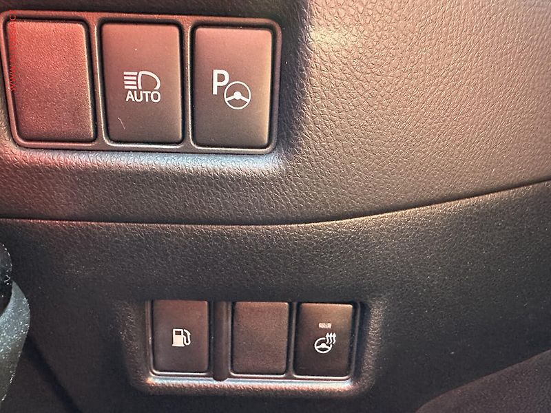 Toyota C-HR (2018) 1.8i, 2.maj,ČR, AT, LED - fotka 16 z 18